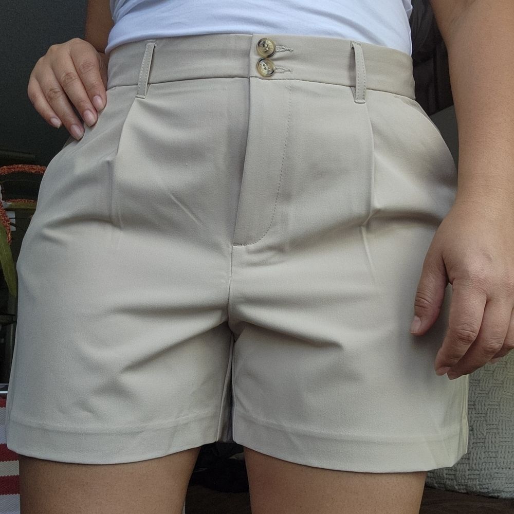 NEW!! NAUTICA Women Tan Beige Shorts Dressy Casual With Pockets & Pleats Size 10 - Picture 9 of 10
